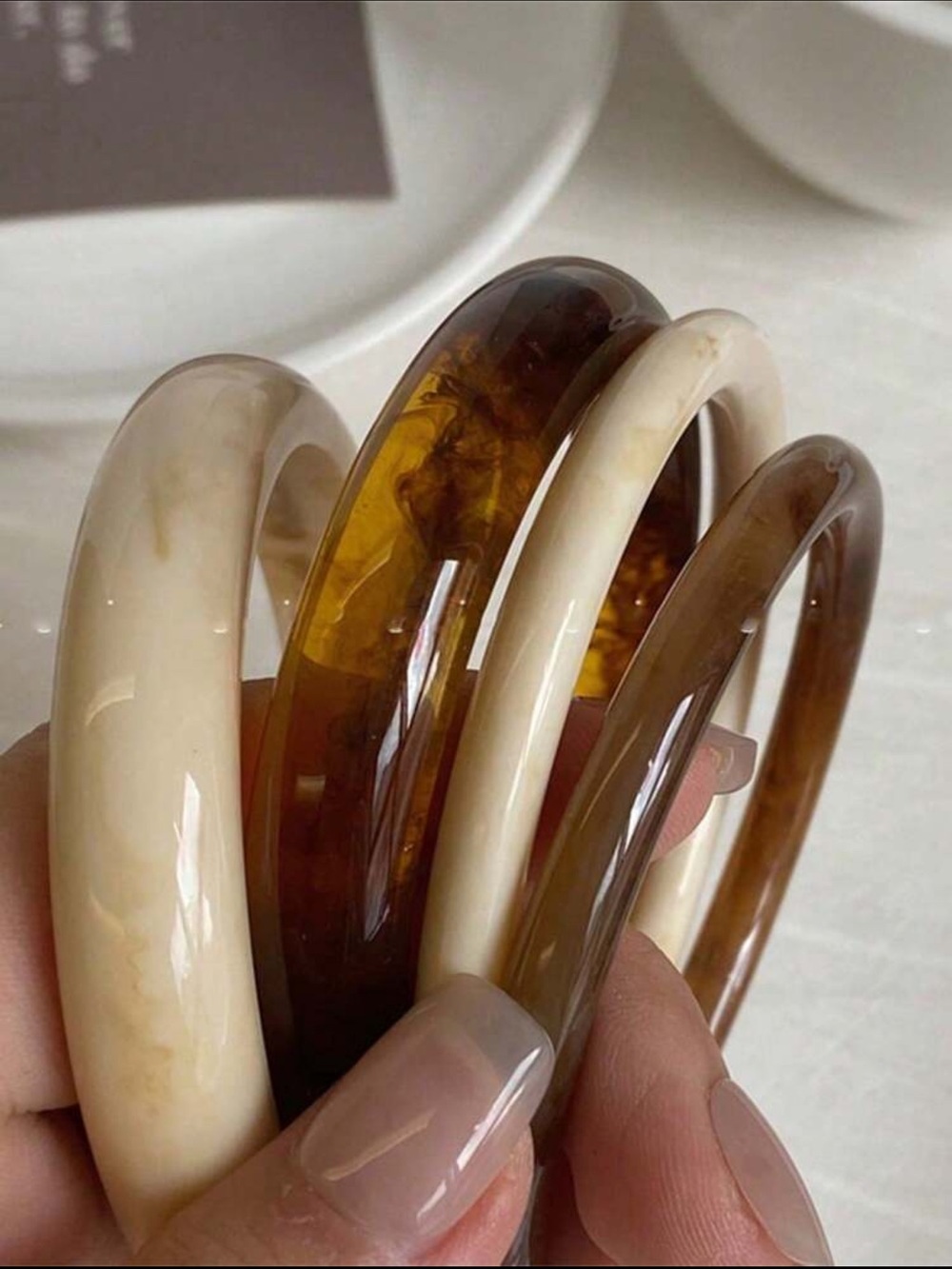 Set of 4 Resin Bangle Bracelets in Cream & Amber